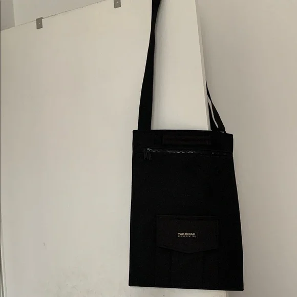 YAK PAK Brooklyn NY Black Slim Crossbody Bag - Picture 3 of 7